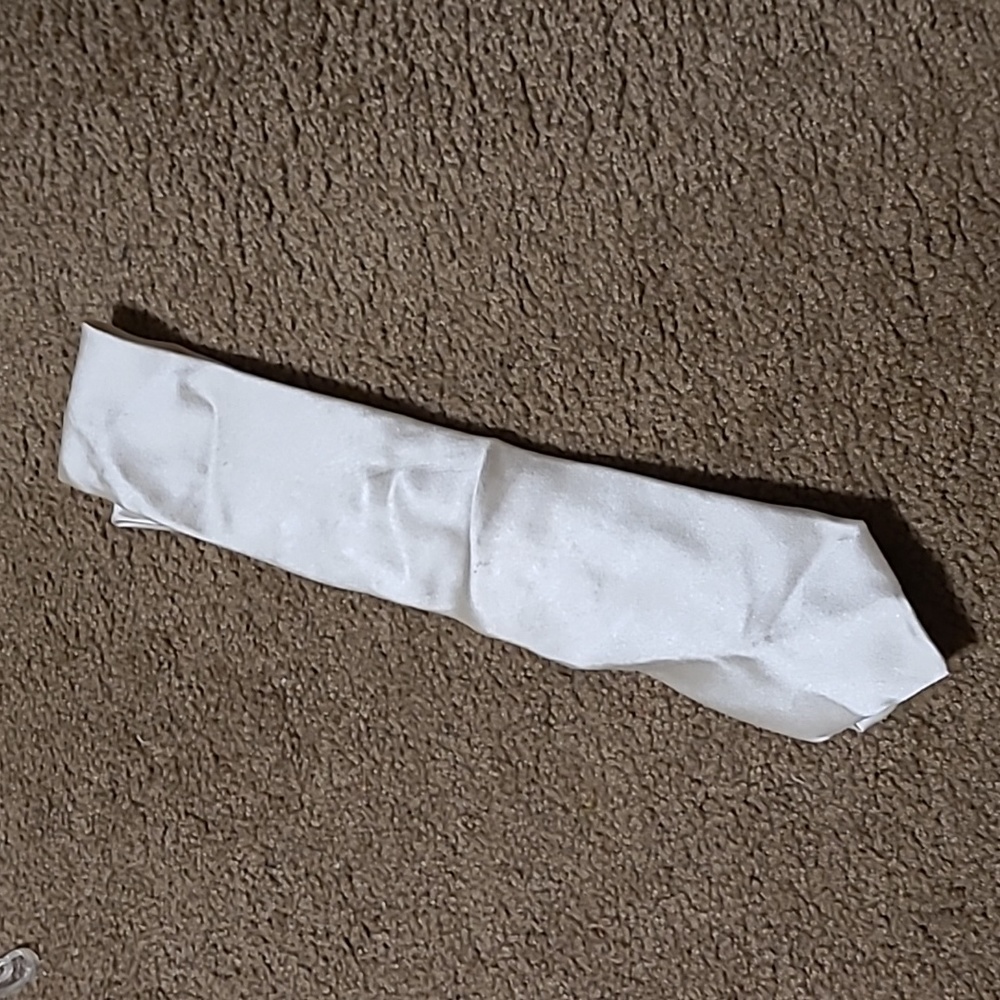 Daniel Cremieux 100% silk white tie
